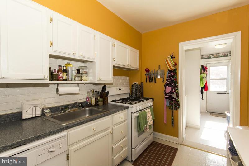 3419 North Point Road Baltimore, MD 21222 - Photo 10 of 26 Kitchen