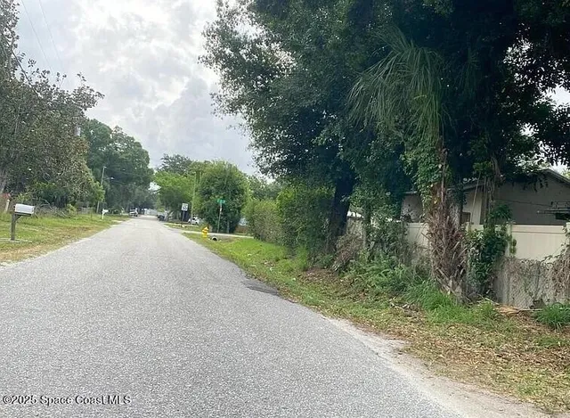 $5,000 | 711 28th Avenue East, Bradenton, FL 34208