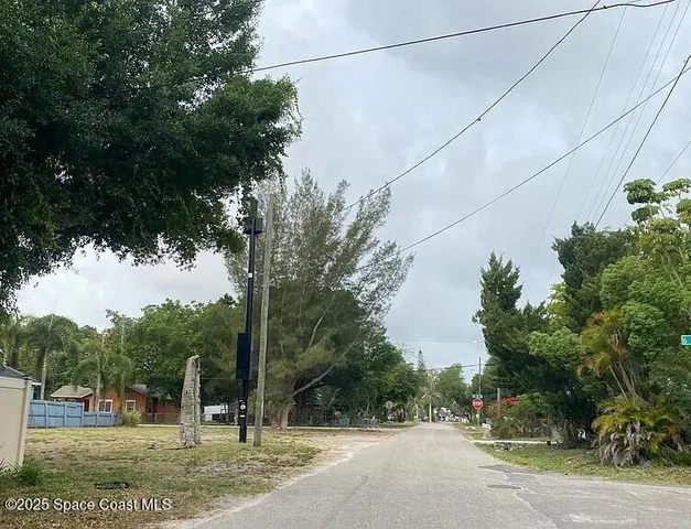 $5,000 | 711 28th Avenue East, Bradenton, FL 34208