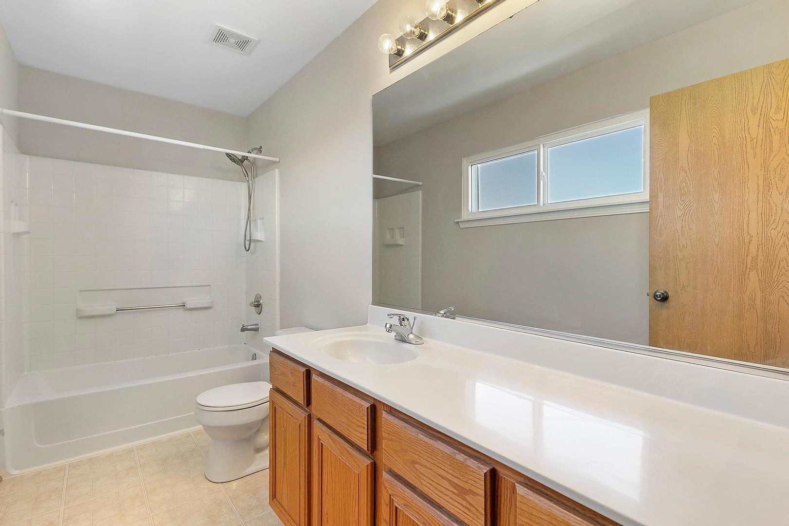 1798 South Fallbrook Drive Round Lake, IL 60073 - Photo 12 of 21