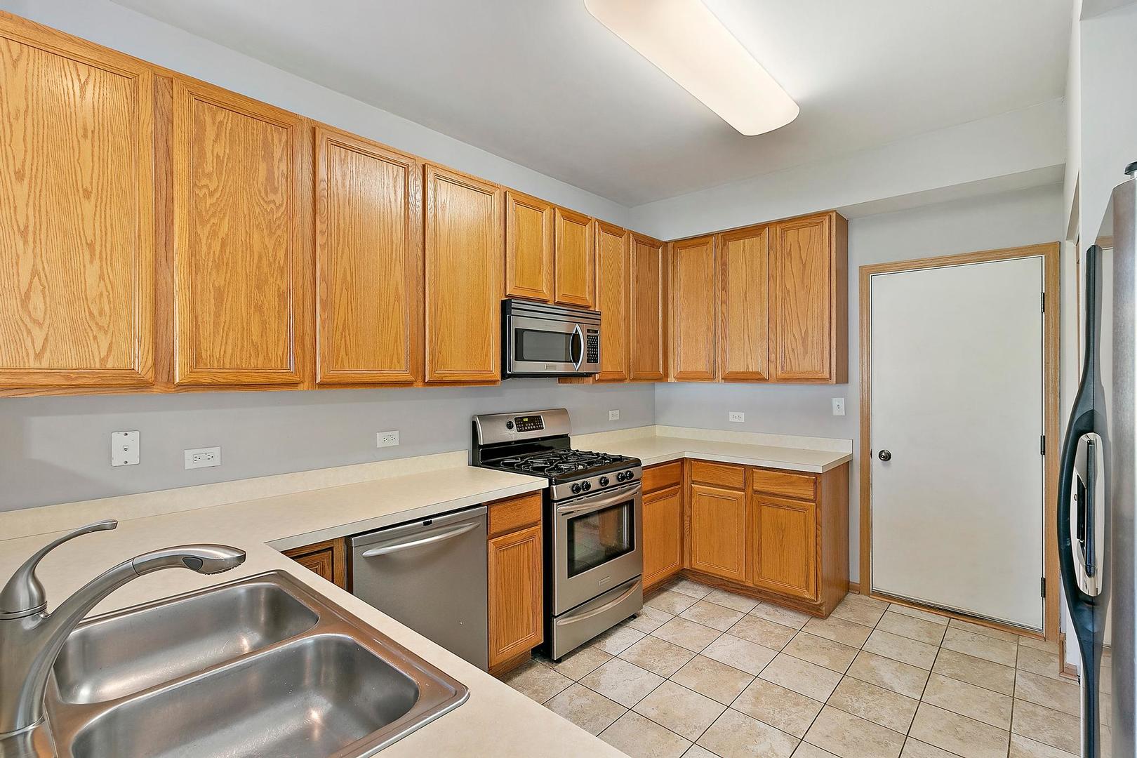 1798 South Fallbrook Drive Round Lake, IL 60073 - Photo 7 of 21