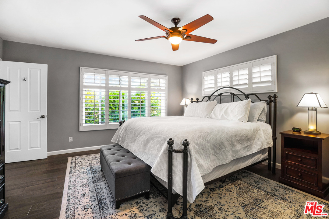 910 Hillcroft Road Glendale, CA 91207 - Photo 15 of 37 a bedroom with a bed and a large window