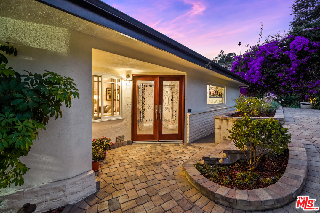 910 Hillcroft Road Glendale, CA 91207 - Photo 3 of 37 a view of a entryway door of the house