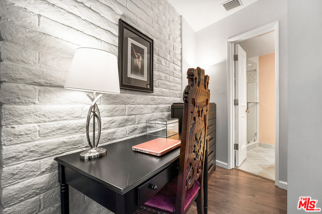 910 Hillcroft Road Glendale, CA 91207 - Photo 27 of 37 a view of utility room