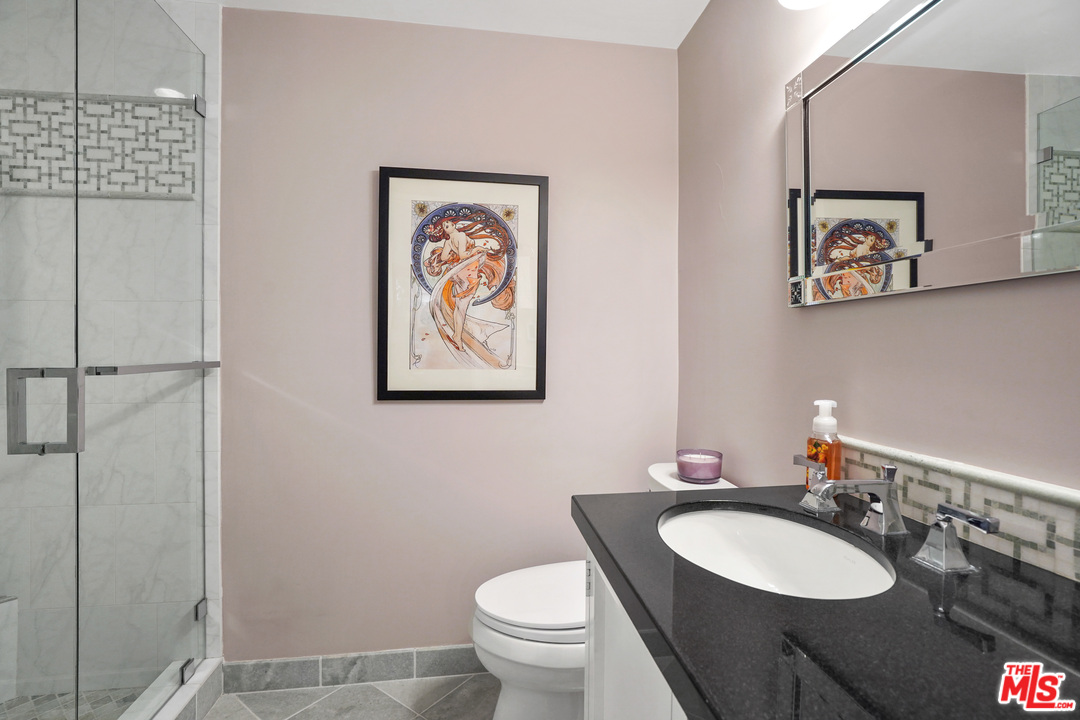 910 Hillcroft Road Glendale, CA 91207 - Photo 29 of 37 a bathroom with a toilet a sink and mirror