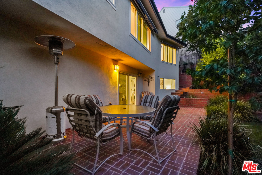 910 Hillcroft Road Glendale, CA 91207 - Photo 30 of 37 a view of a patio with table and chairs and potted plants