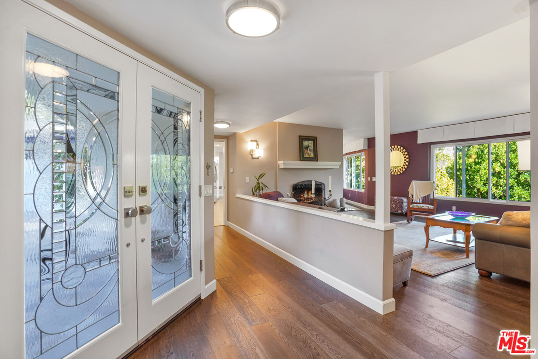 910 Hillcroft Road Glendale, CA 91207 - Photo 4 of 37 a kitchen with stainless steel appliances a refrigerator and a stove
