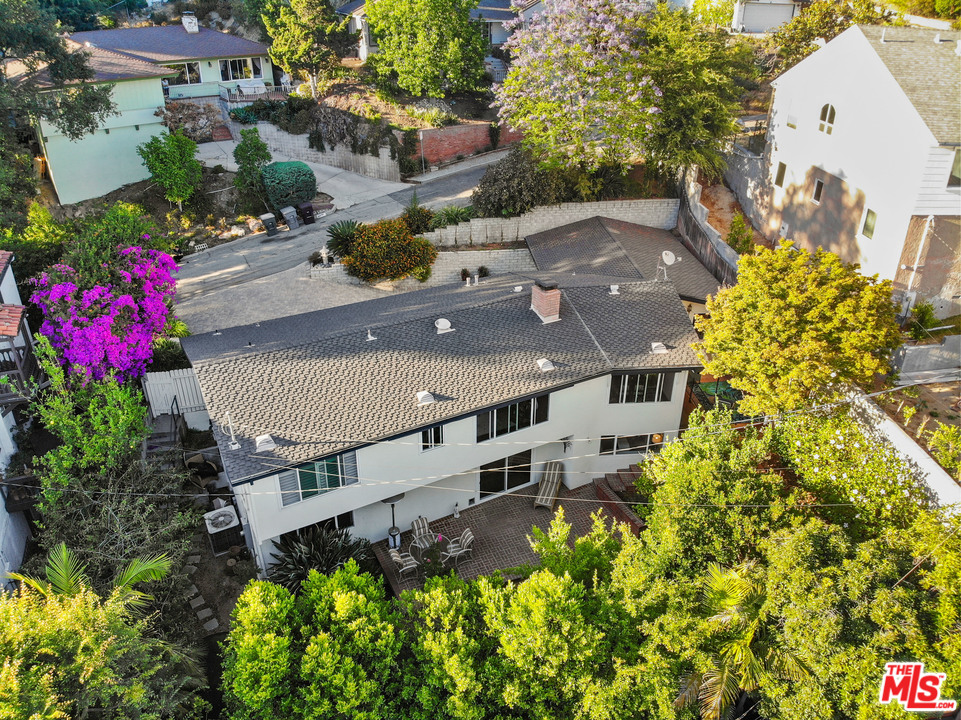 910 Hillcroft Road Glendale, CA 91207 - Photo 35 of 37 an aerial view of a house with a yard and garden