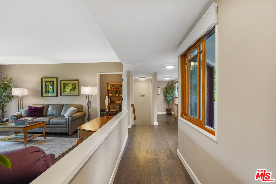 910 Hillcroft Road Glendale, CA 91207 - Photo 5 of 37 a living room with furniture and a wooden floor