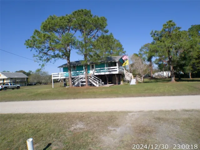 $185,000 | 202 Royal Wood Street, Palacios, TX 77465