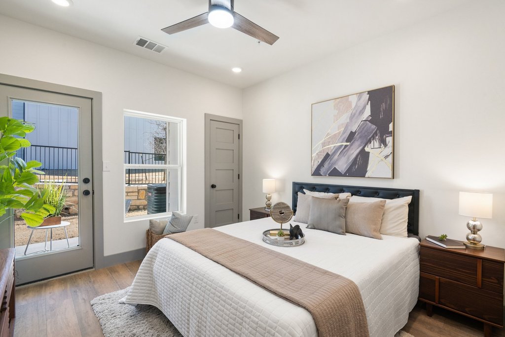 2450 Wickersham Lane, Unit 1916 Austin, TX 78741 - Photo 15 of 37 a bedroom with a bed and a painting on the wall