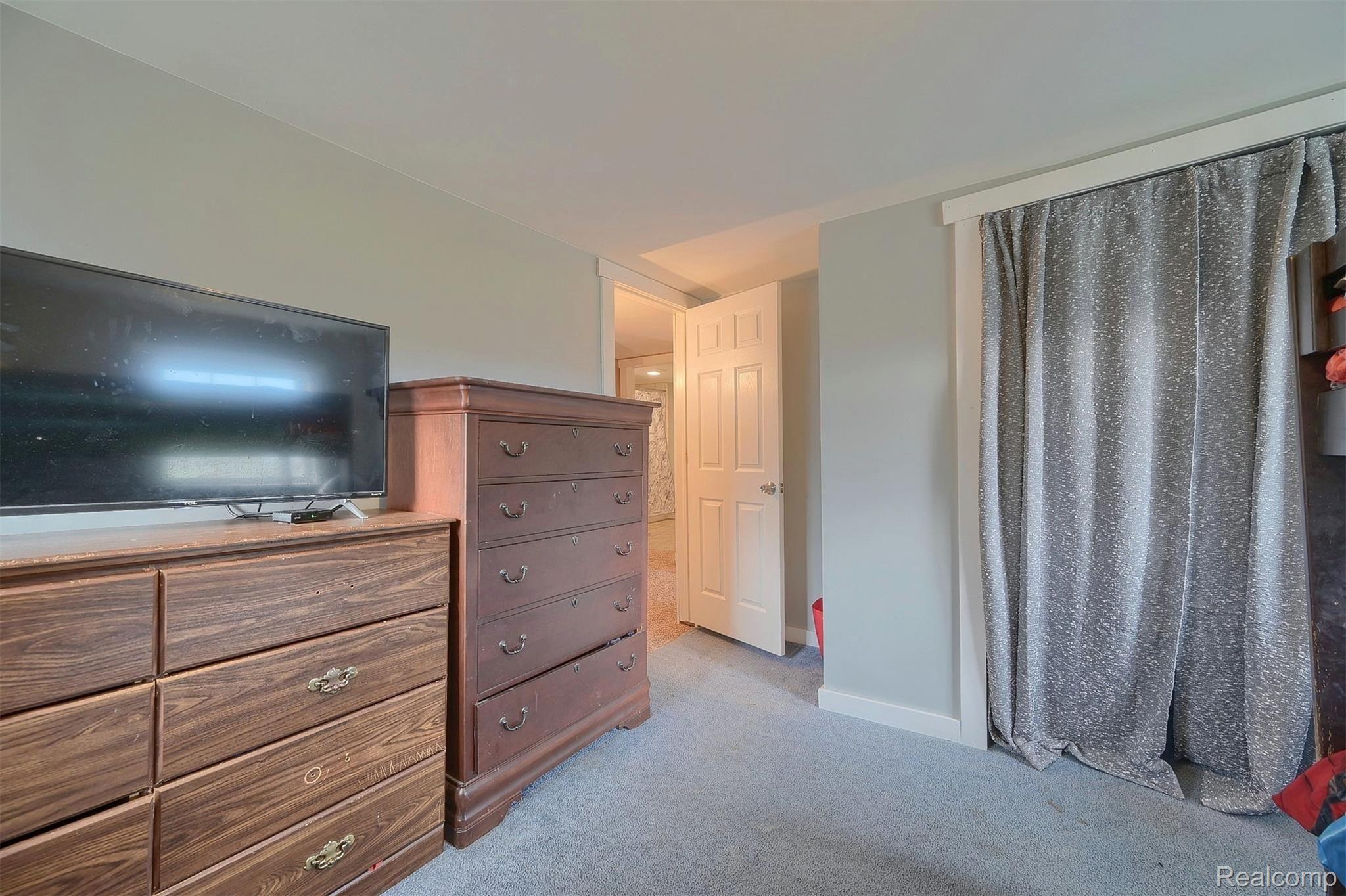 8268 Fenton Road Grand Blanc, MI 48439 - Photo 17 of 21 19-3rd-Bedroom-2nd-View.jpg