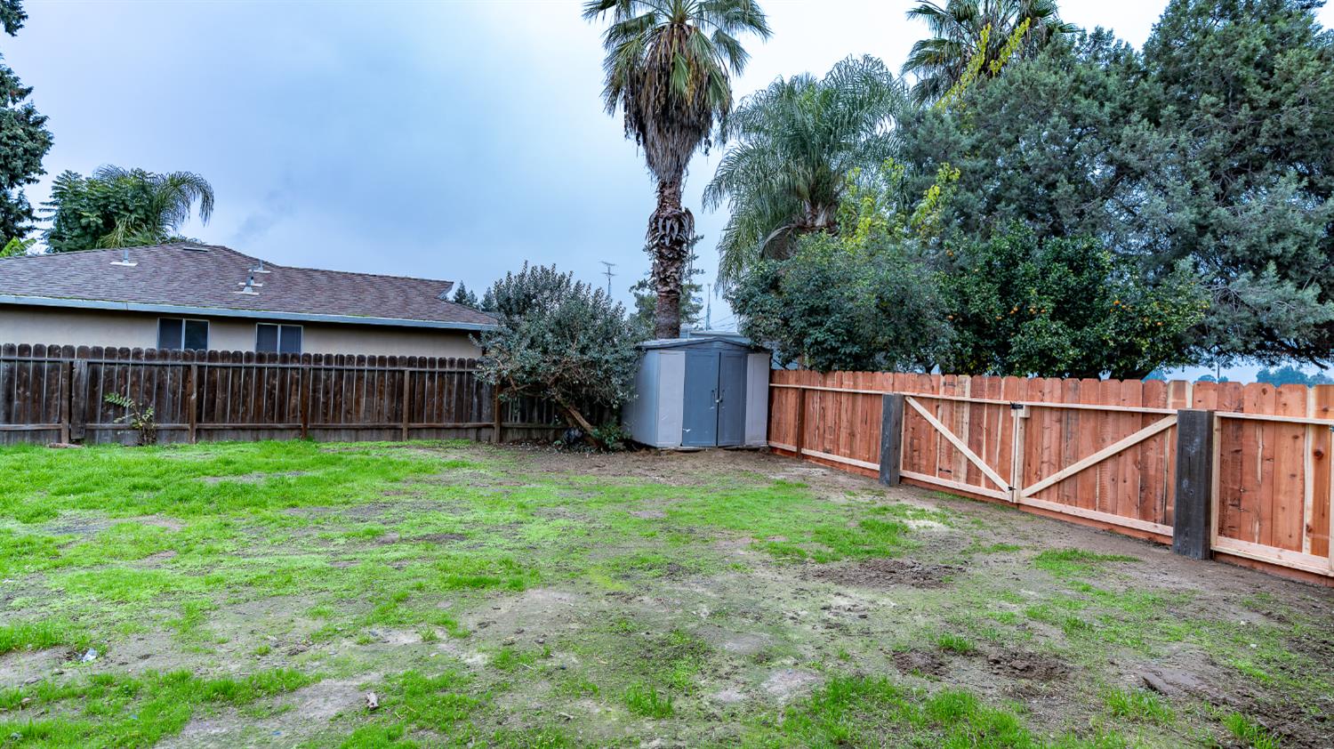 12501 Riverside Road Waterford, CA 95386 - Photo 23 of 24 a view of a backyard with wooden fence