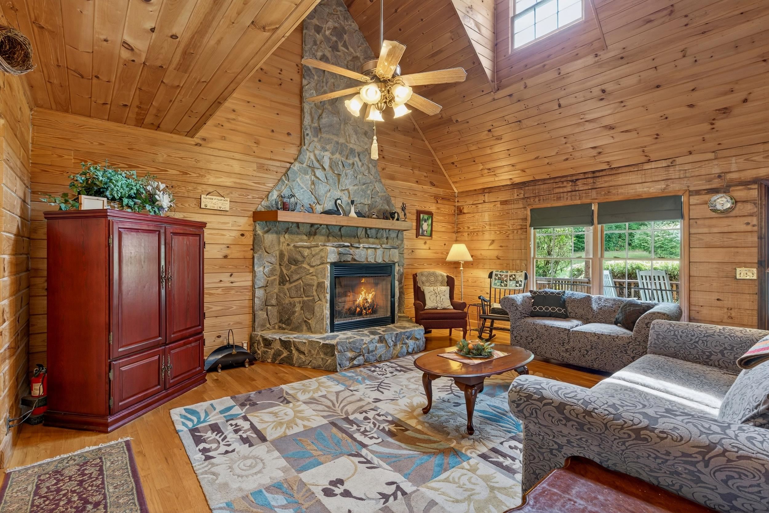 135 Pointe Drive Campobello, SC 29322 - Photo 5 of 44