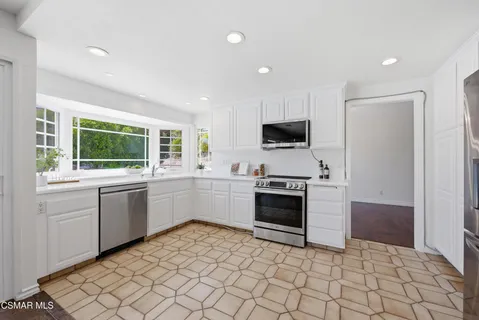 $1,049,000 | 383 Havenside Avenue, Newbury Park, CA 91320