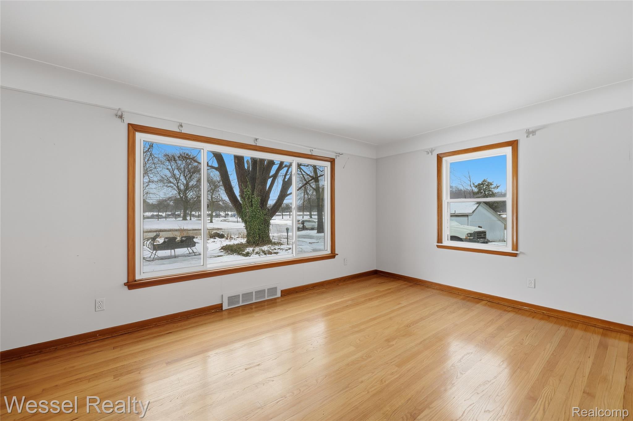 28771 Bunert Road Warren, MI 48088 - Photo 7 of 43 bunert-7.jpg