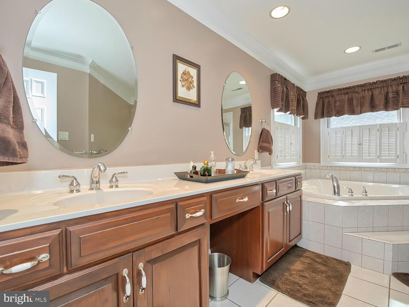 802 Mt Carmel Road Orrtanna, PA 17353 - Photo 14 of 30 Bath (Master)
