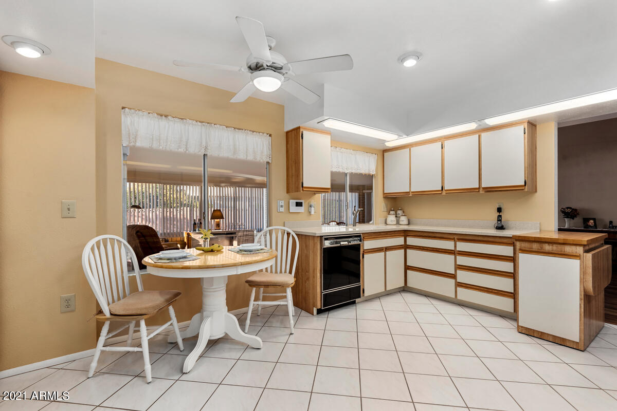 10830 West Hutton Drive Sun City, AZ 85351 - Photo 11 of 25 10830-West-Hutton-Drive-21