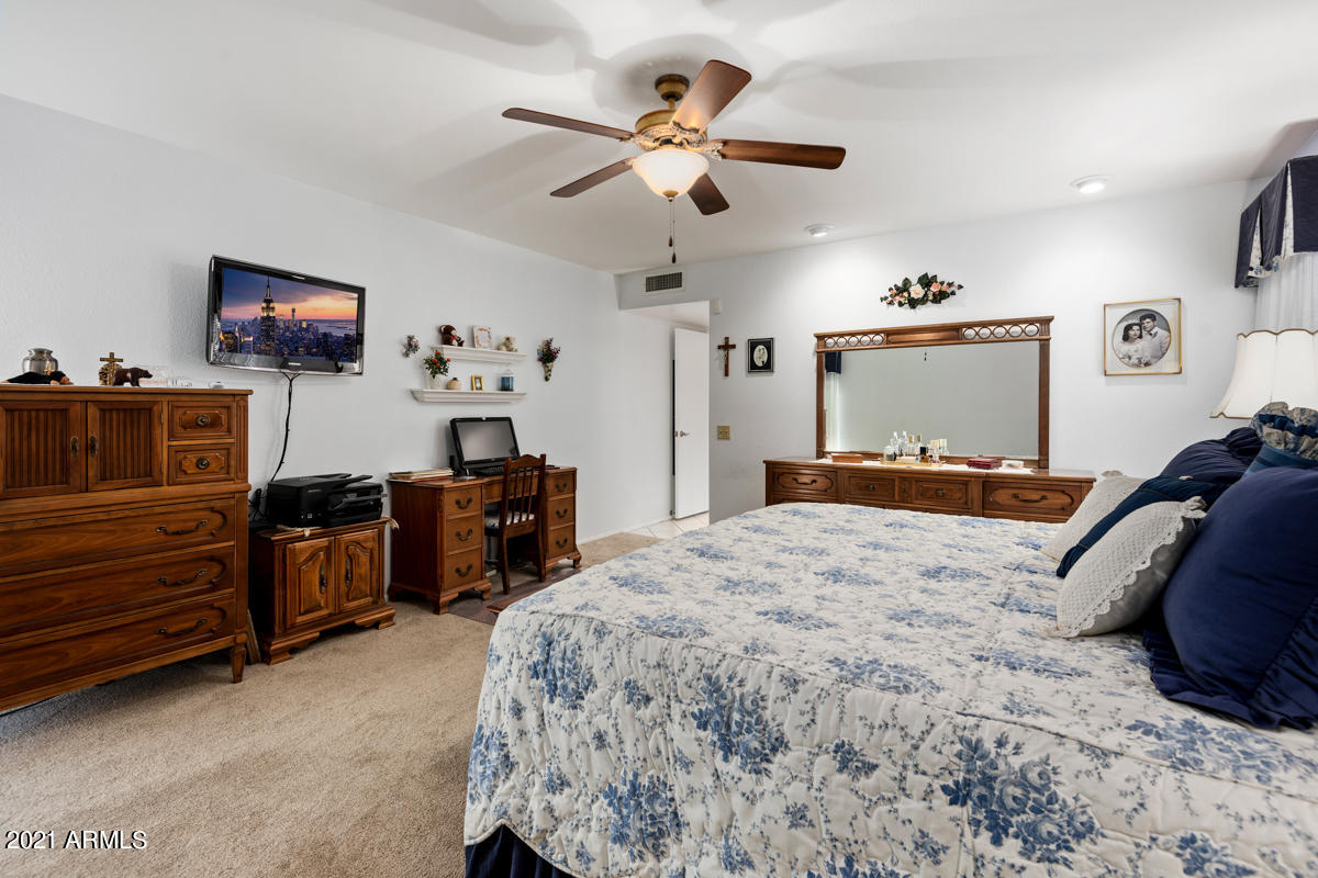 10830 West Hutton Drive Sun City, AZ 85351 - Photo 17 of 25 10830-West-Hutton-Drive-25