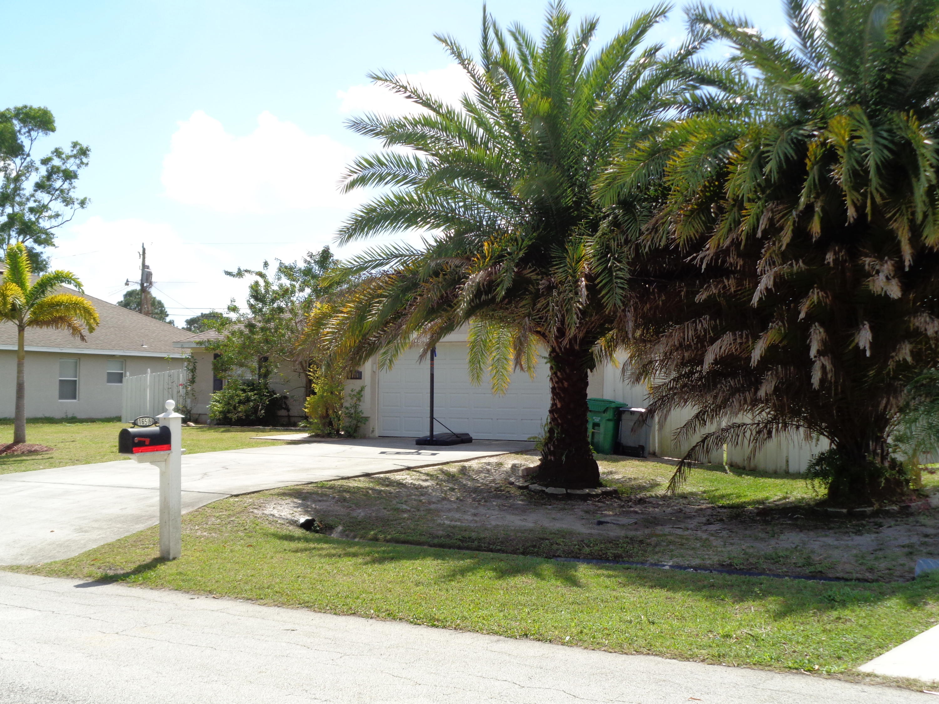 1656 Southwest Apricot Road Port St. Lucie, FL 34953 - Photo 5 of 17 1656 Apricot Road 006.JPG