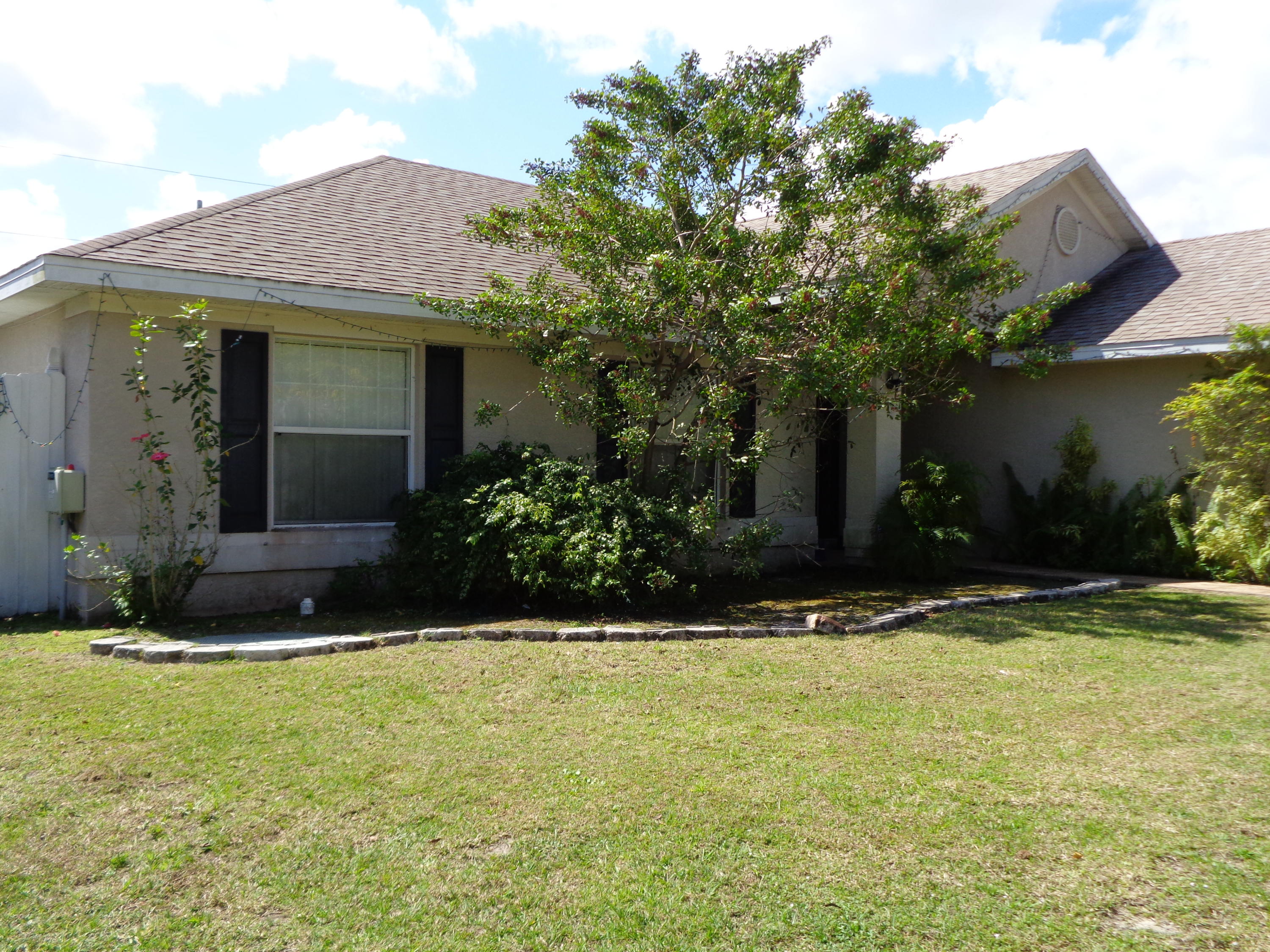 1656 Southwest Apricot Road Port St. Lucie, FL 34953 - Photo 9 of 17 1656 Apricot Road 010.JPG