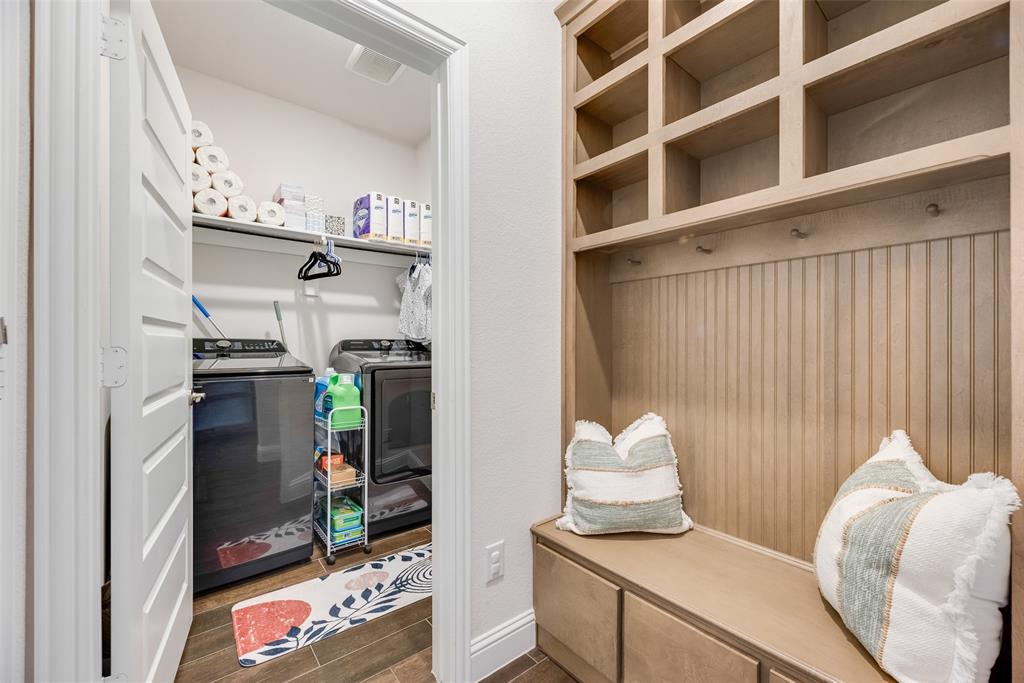 561 Randys Way Pilot Point, TX 76258 - Photo 5 of 34 a living room with furniture