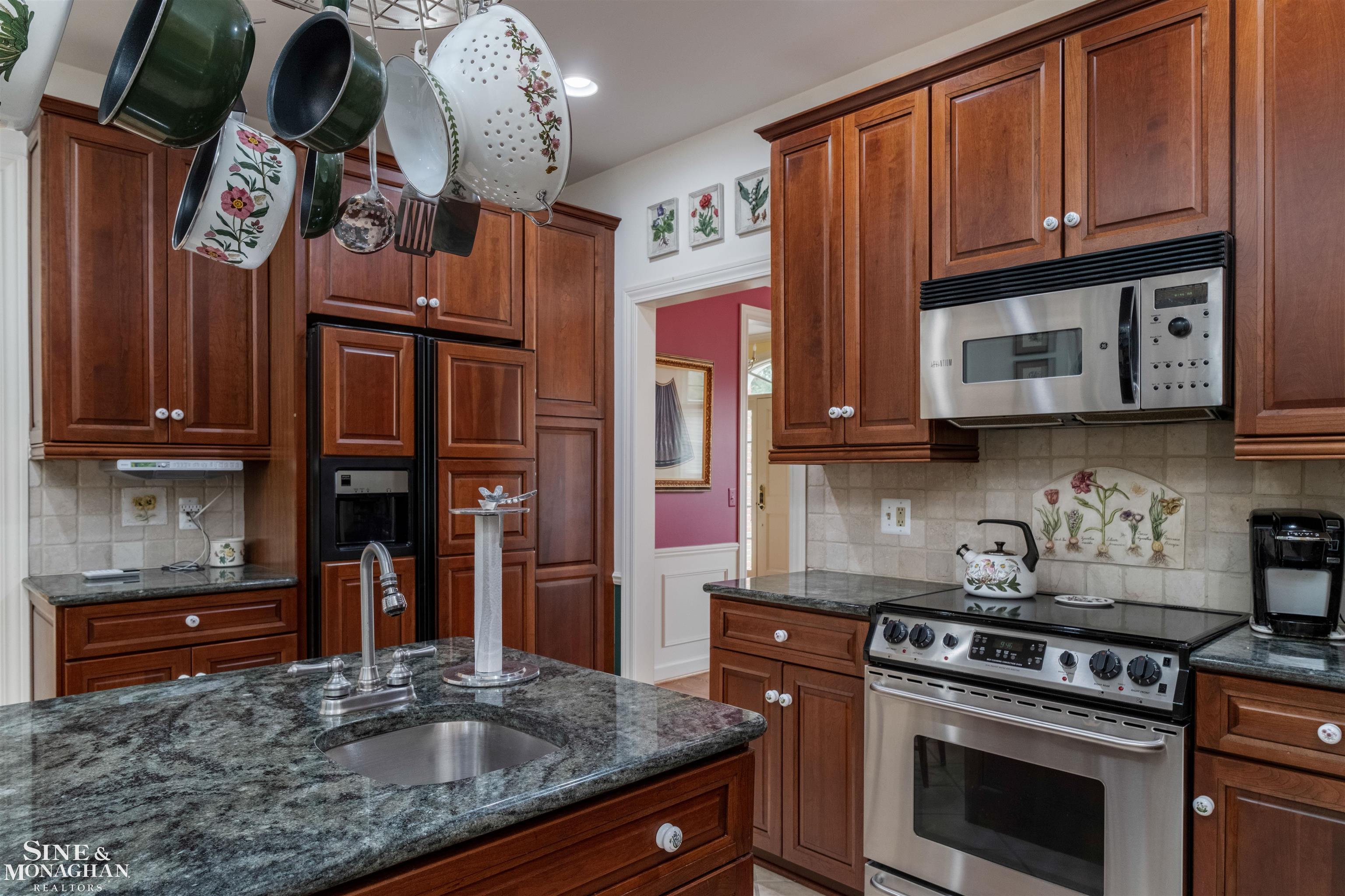 825 Bishop Road Grosse Pointe, MI 48230 - Photo 17 of 67 50189174-fda37029-2bd5-44b3-96be-d846ca3721f5.JPG