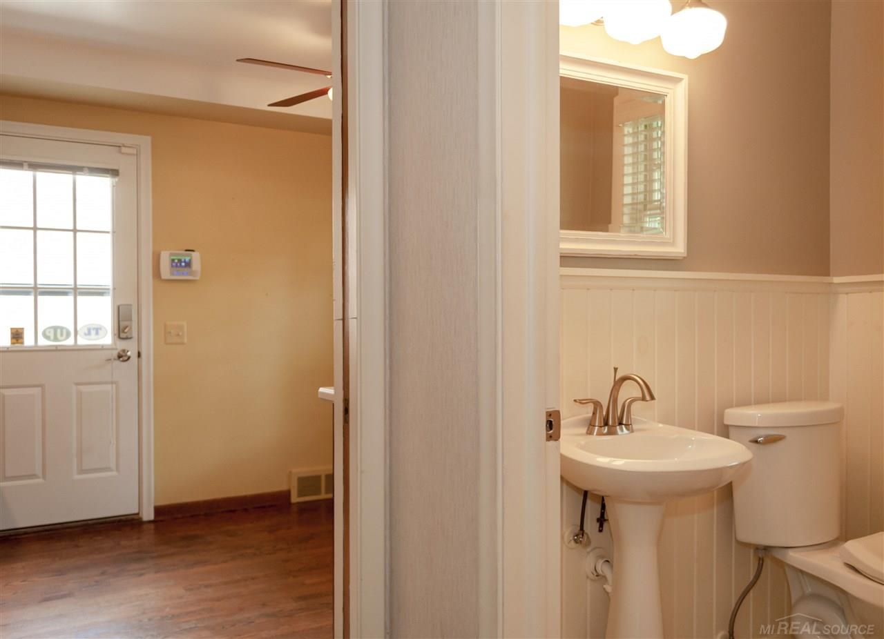311 Lothrop Road Grosse Pointe Farms, MI 48236 - Photo 19 of 41