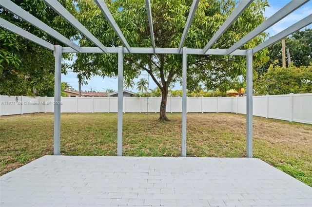 a view of a yard with plants