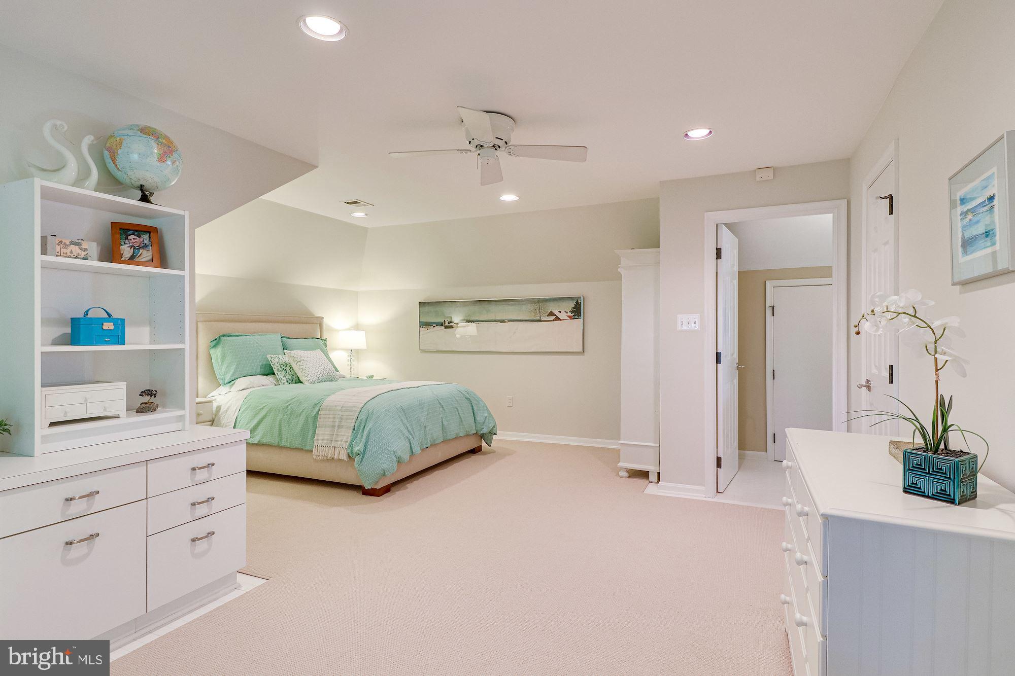 1125 Basil Road McLean, VA 22101 - Photo 25 of 37 Bedroom