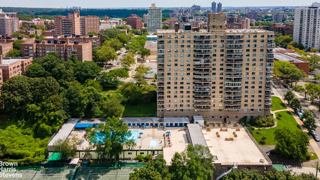 3671 Hudson Manor Terrace, Unit 4F Bronx, NY 10463 - Photo 11 of 14 a picture of city view