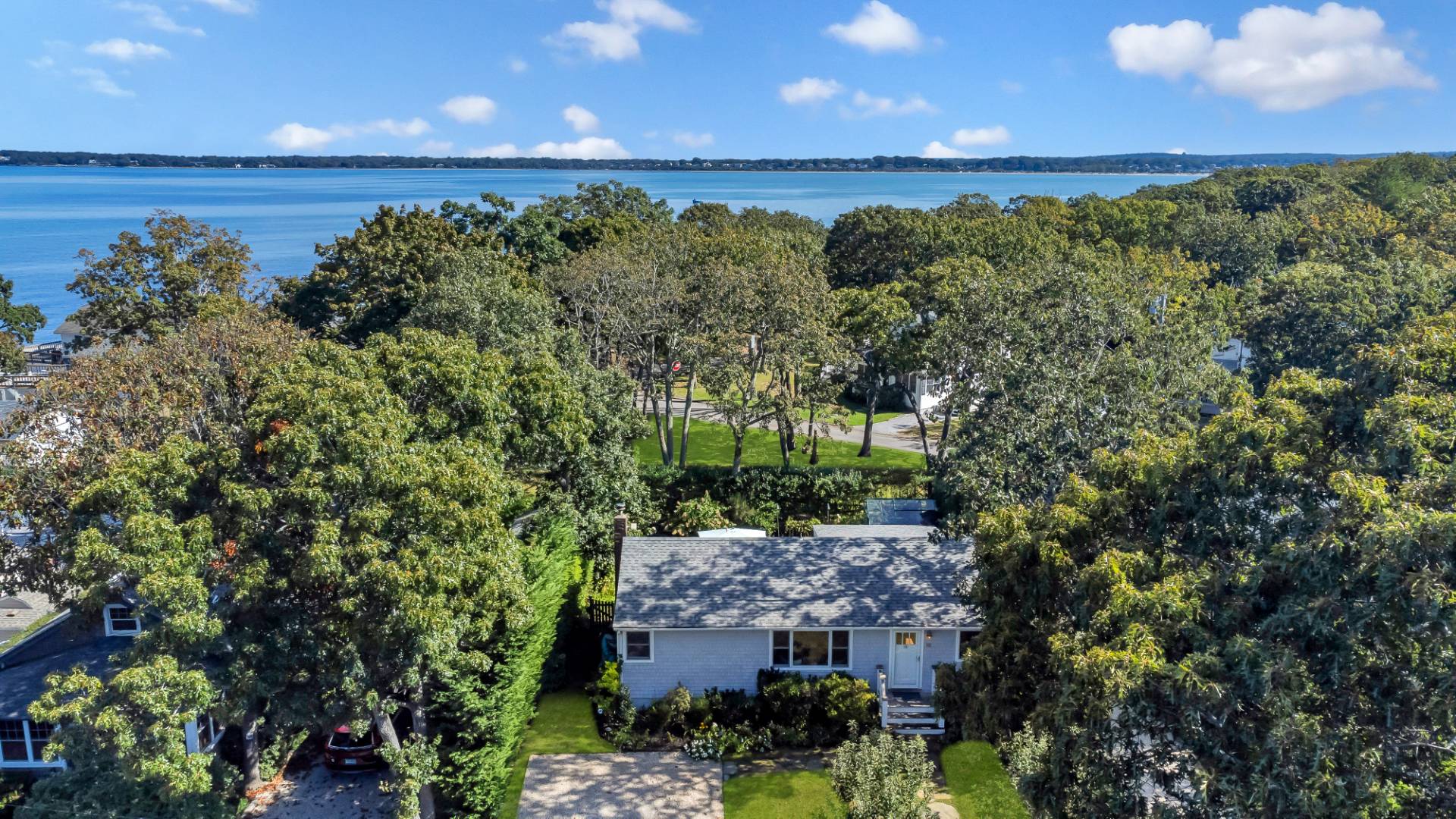 16 Oak Road Sag Harbor, NY 11963 - Photo 4 of 29 Gallery Image 4