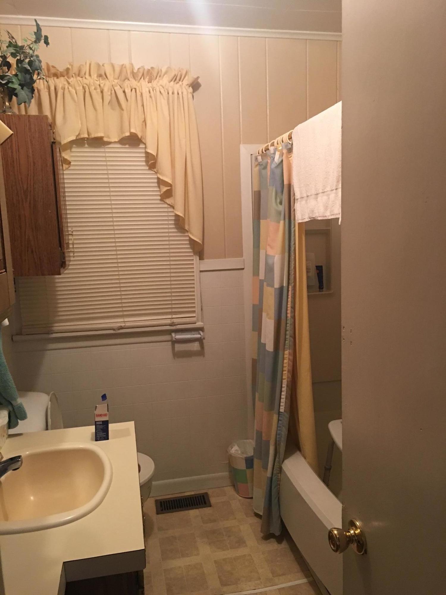 880 Lone Mountain Road Tazewell, TN 37879 - Photo 6 of 16 Bathroom