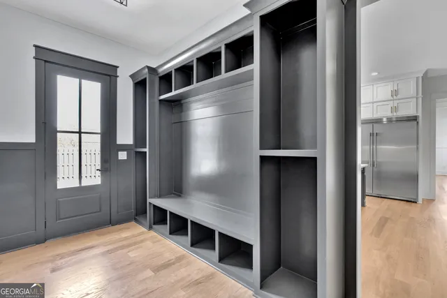 a view of livingroom with furniture