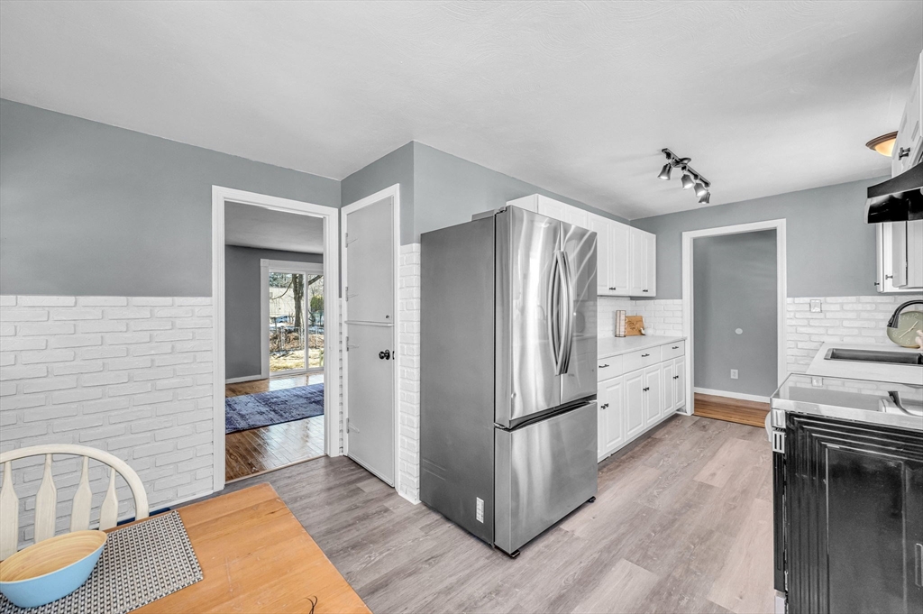 83 Gilbert Avenue Springfield, MA 01119 - Photo 3 of 42