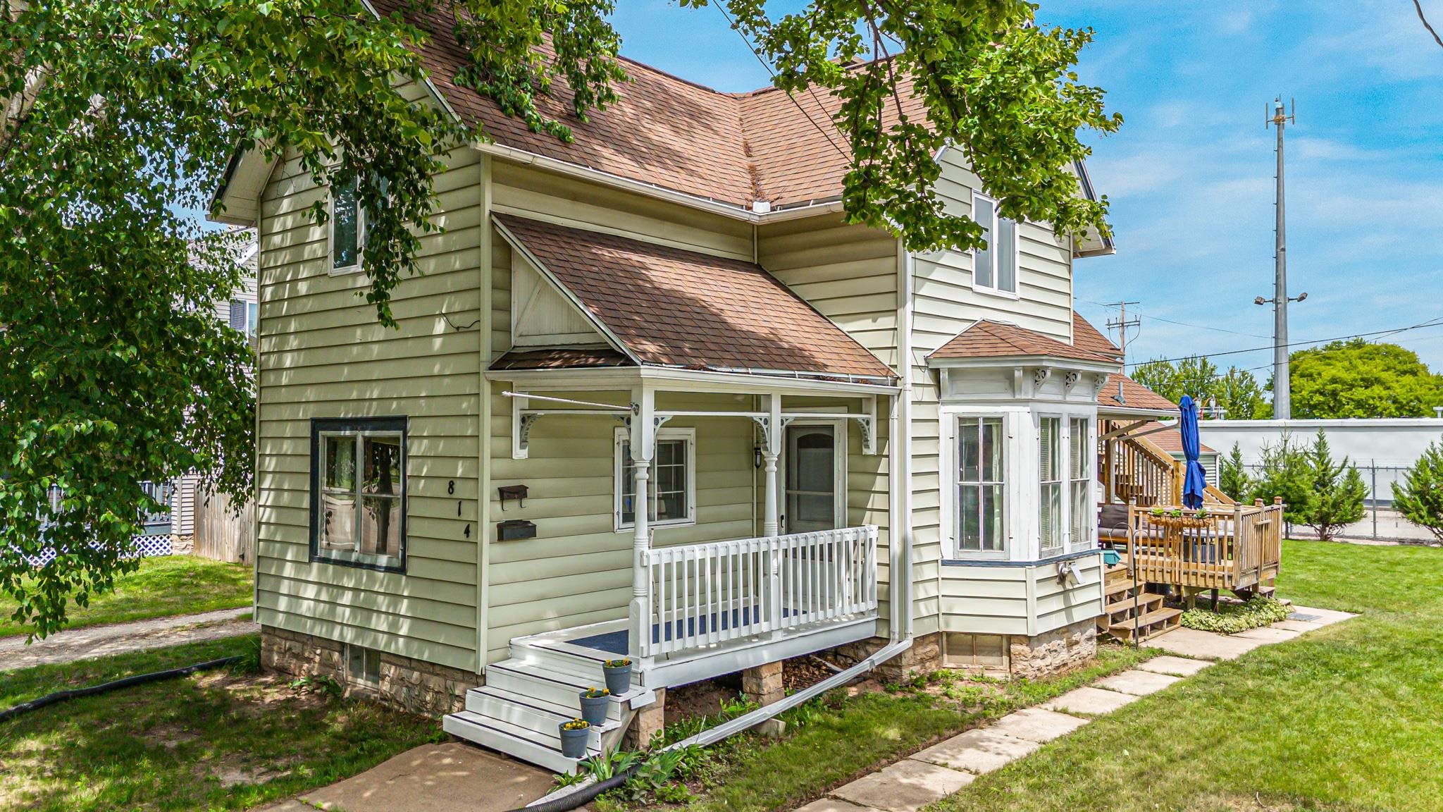 814 North Drew Street Appleton, WI 54911 - Photo 1 of 35