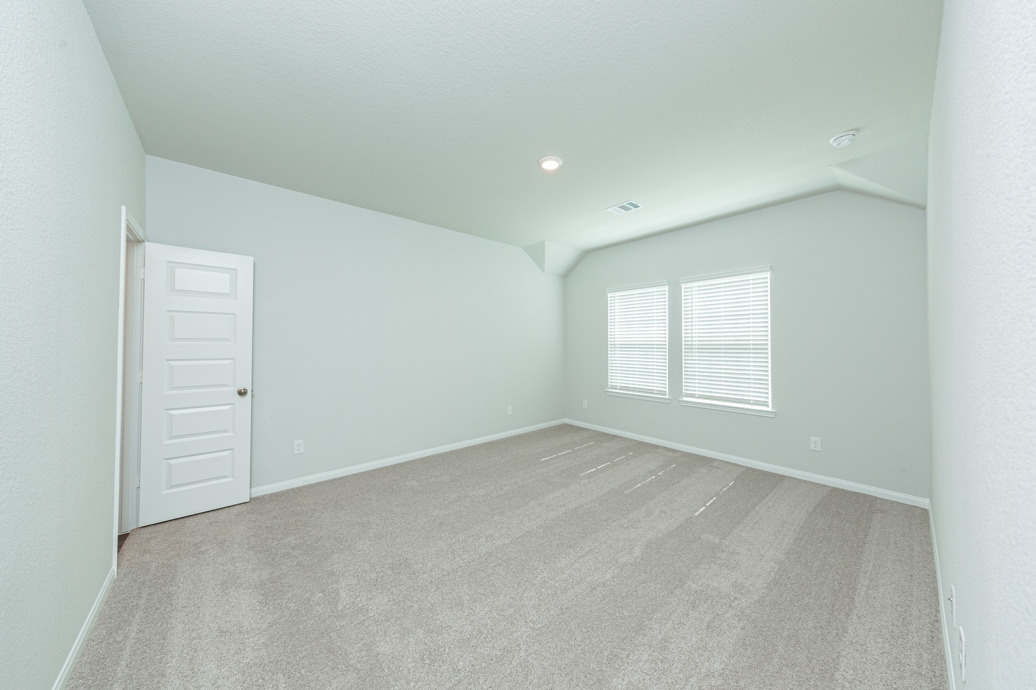 2259 Middle Rdg Drive Conroe, TX 77301 - Photo 9 of 20 an empty room with windows