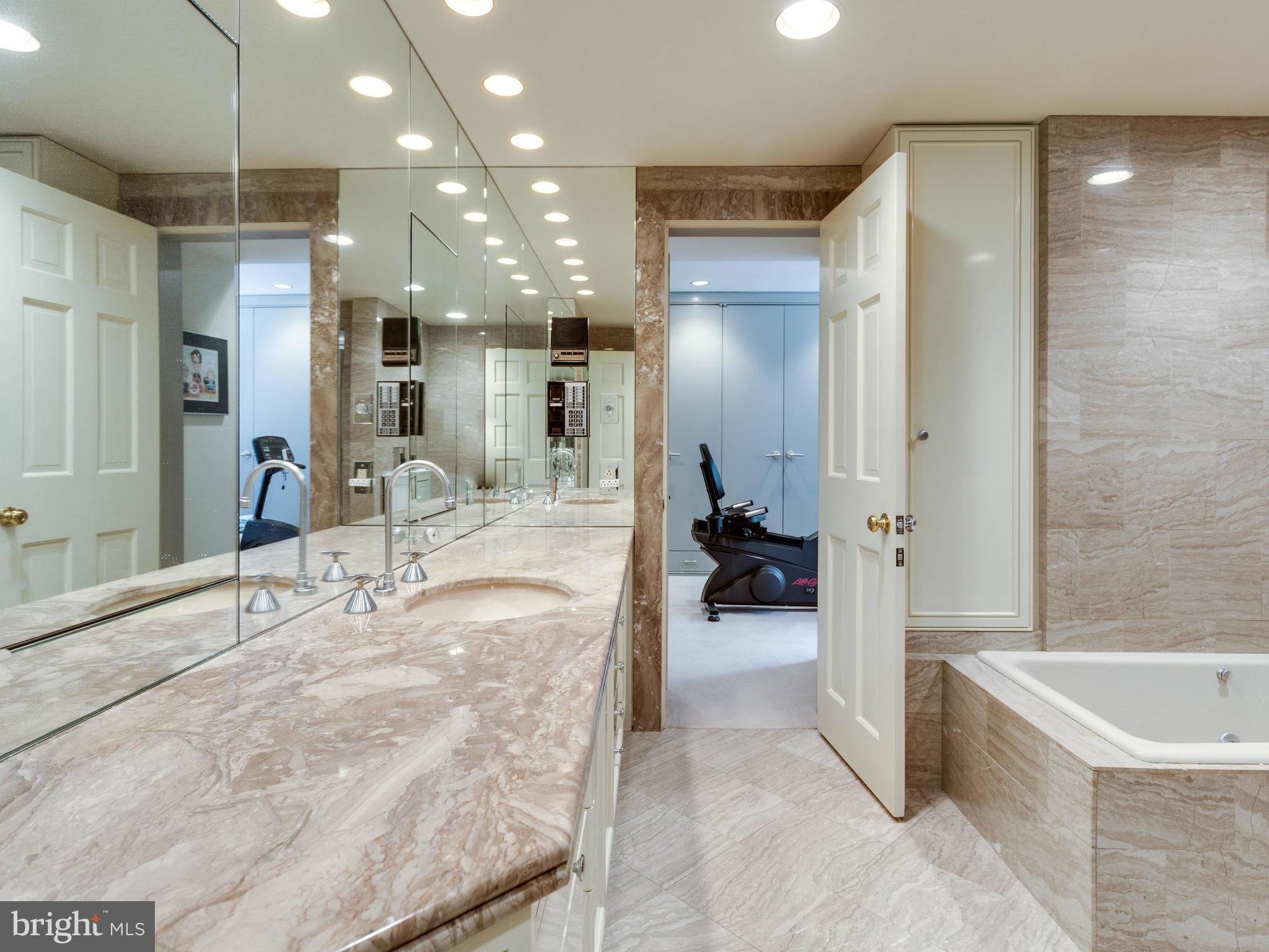 706 Belgrove Road McLean, VA 22101 - Photo 15 of 30 Bath (Master)