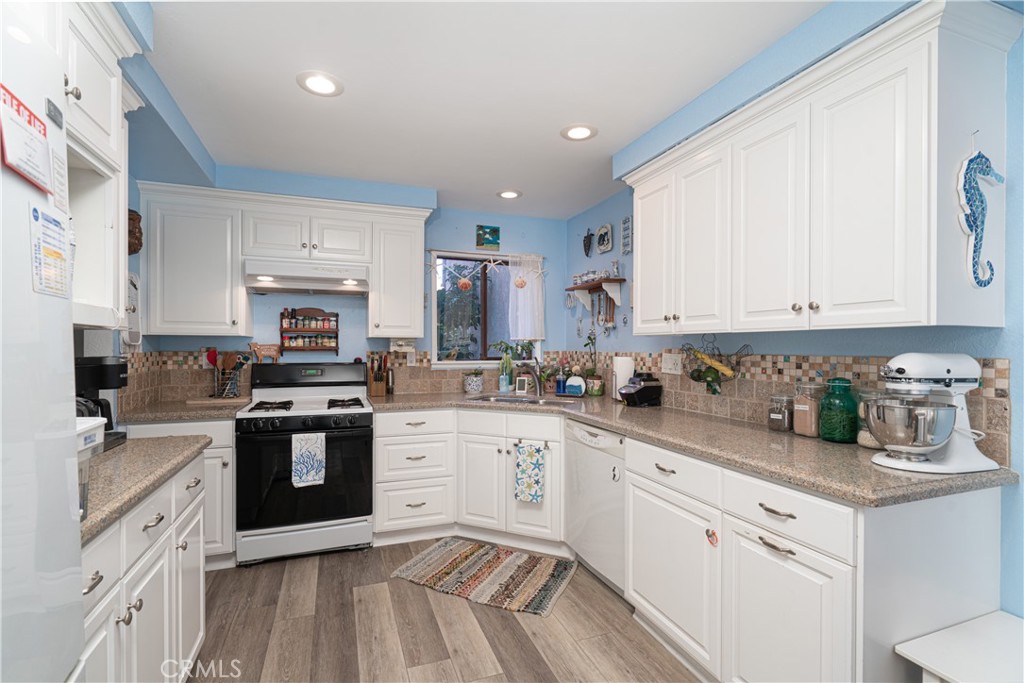 2053 Meadow View Lane Costa Mesa, CA 92627 - Photo 15 of 44