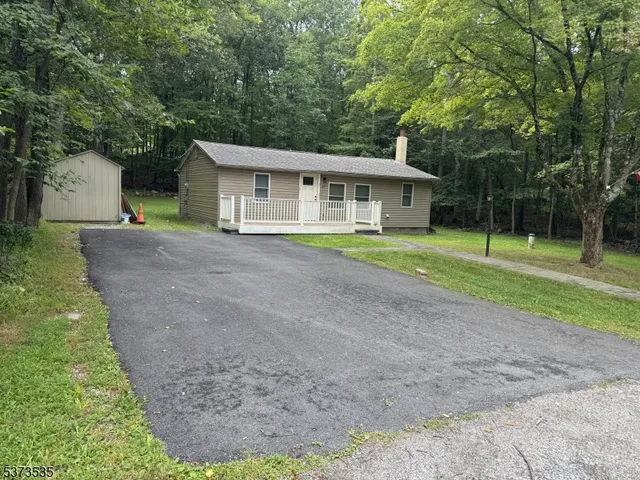 $2,700 | 17 Eastbrook Lane, Newton, NJ 07860