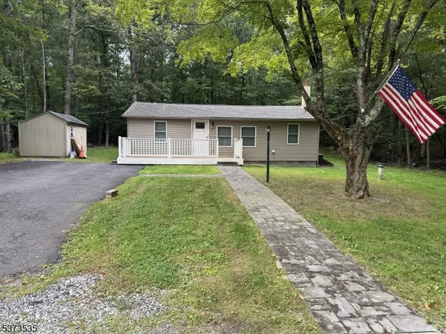$2,700 | 17 Eastbrook Lane, Newton, NJ 07860