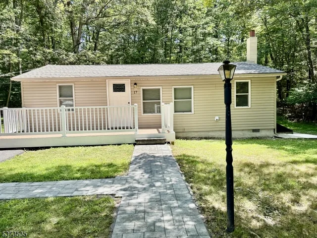 $2,700 | 17 Eastbrook Lane, Newton, NJ 07860
