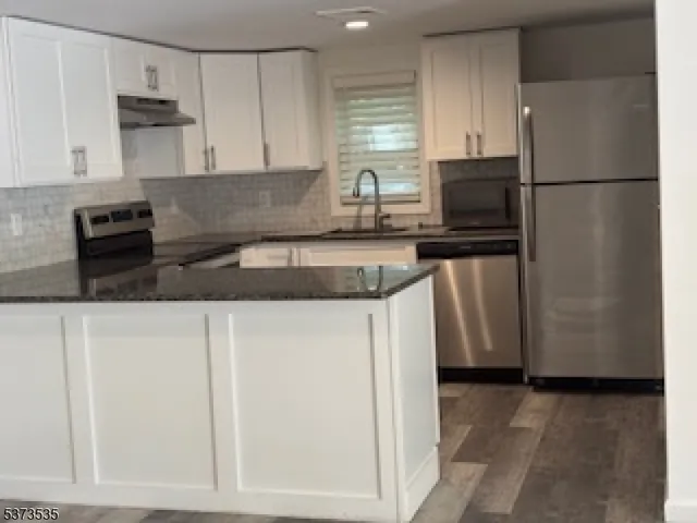 $2,700 | 17 Eastbrook Lane, Newton, NJ 07860