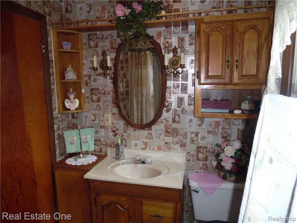 20372 Gibraltar Road Trenton, MI 48183 - Photo 13 of 20 272.JPG