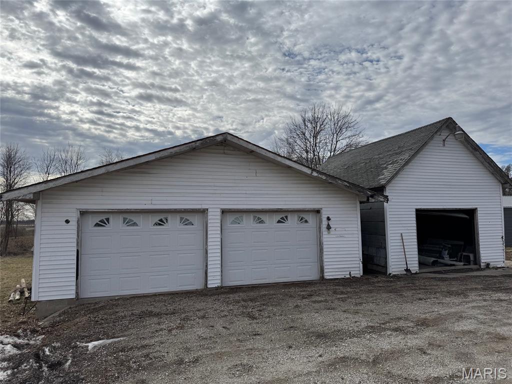 843 Monroe Street Witt, IL 62094 - Photo 6 of 28