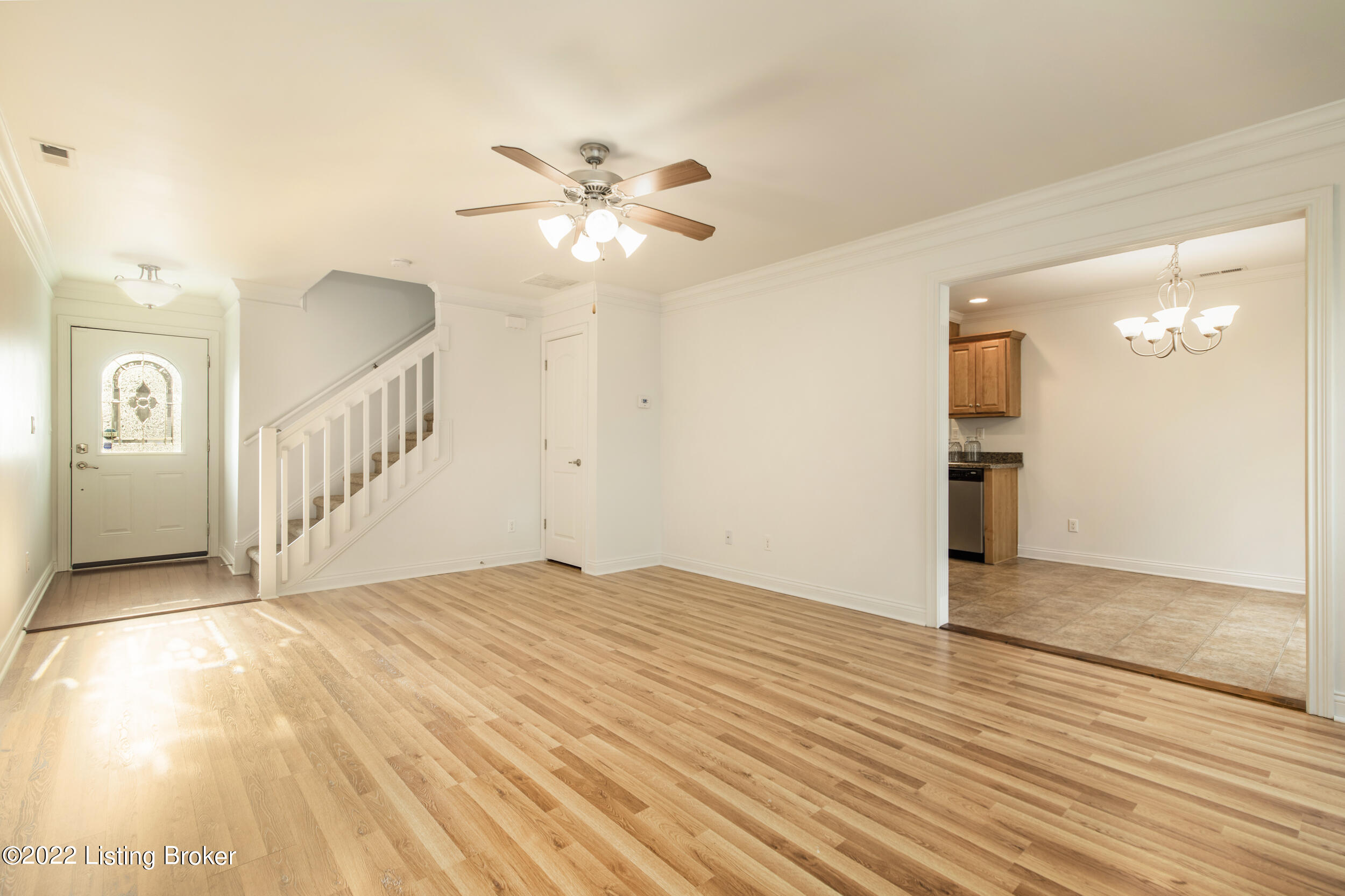 8909 Riley Avenue Lyndon, KY 40242 - Photo 8 of 34 8-great rm and kitchen