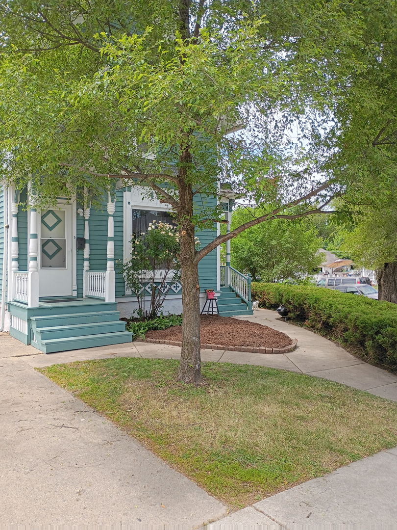 418 St Charles Street, Unit B Elgin, IL 60120 - Photo 2 of 8