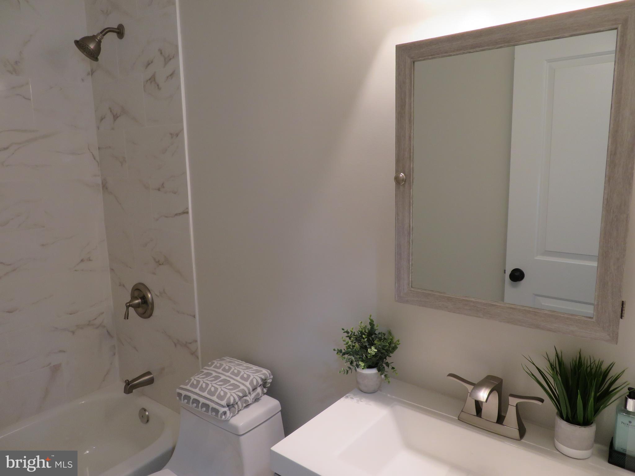 1325 Ray Road Hyattsville, MD 20782 - Photo 17 of 55 UPPER LEVEL MAIN BATHROOM