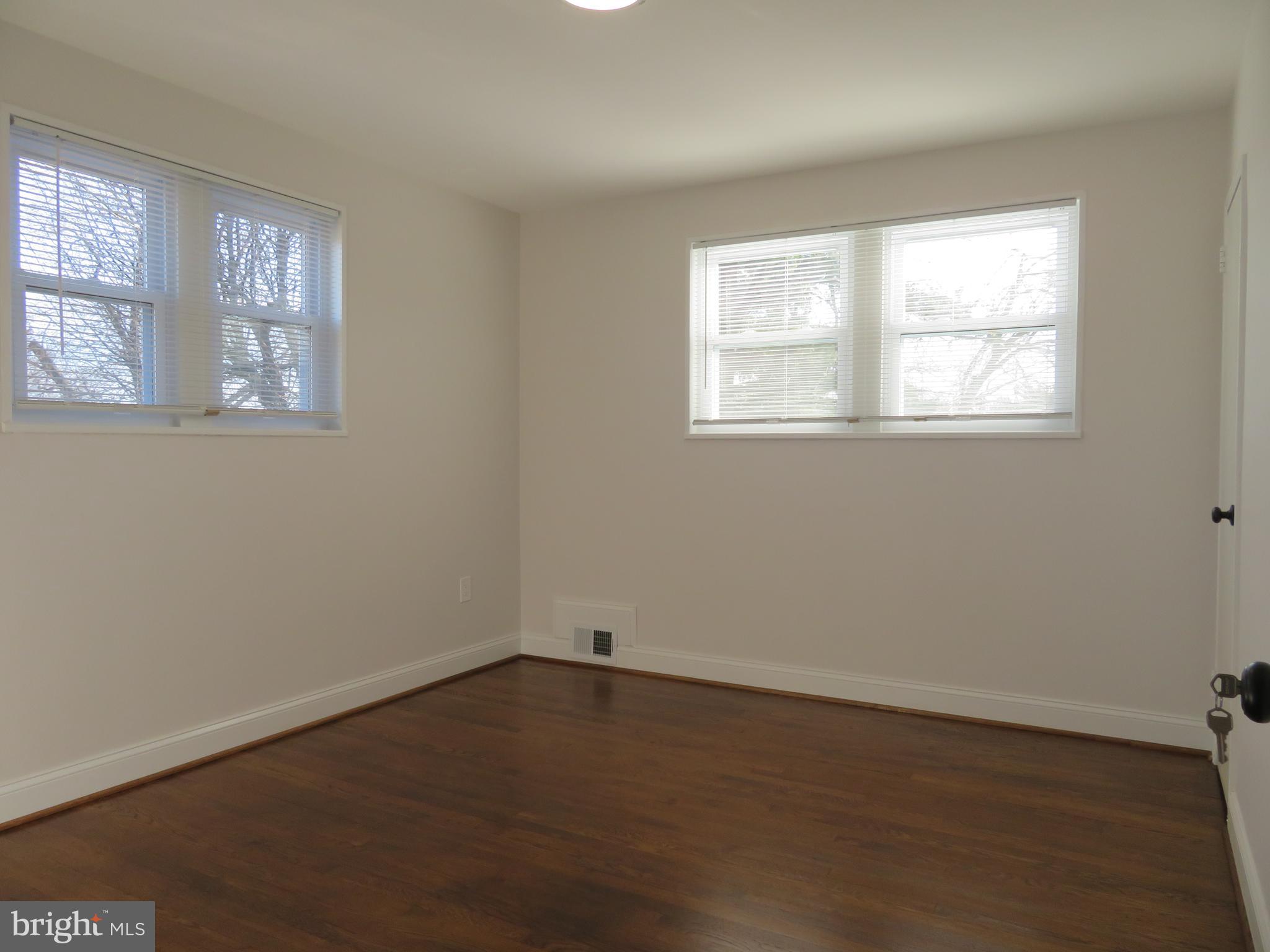 1325 Ray Road Hyattsville, MD 20782 - Photo 18 of 55 UPPER LEVEL MASTER ROOM