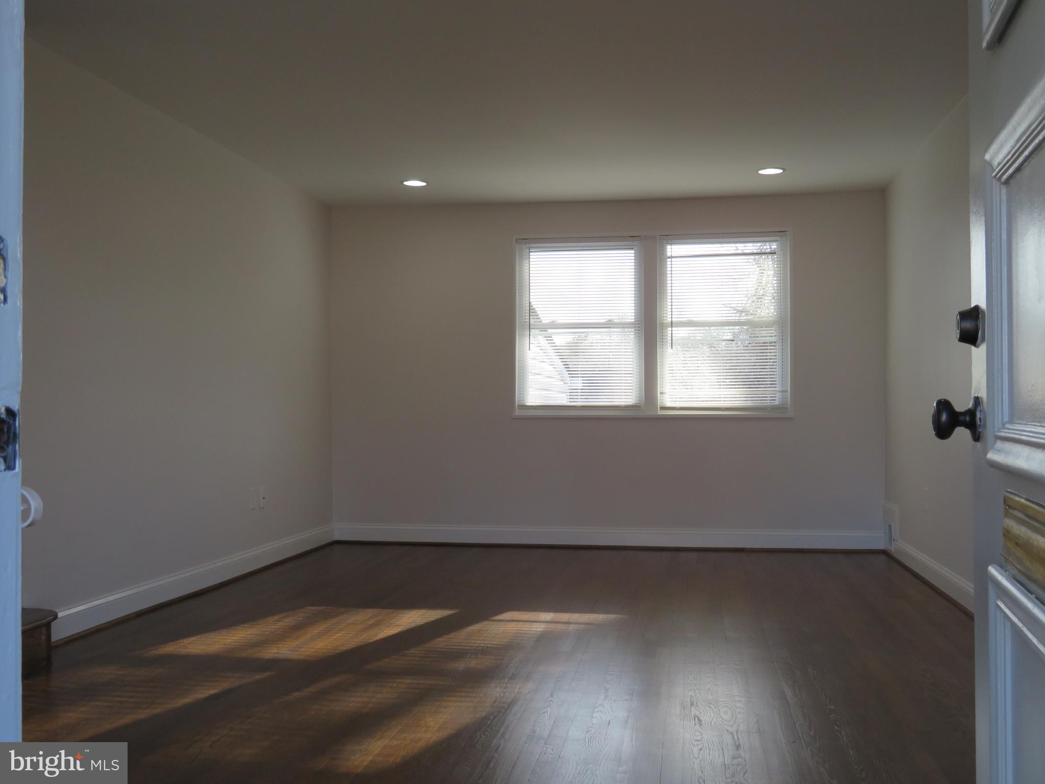 1325 Ray Road Hyattsville, MD 20782 - Photo 6 of 55 MAIN ENTRANCE LIVING ROOM